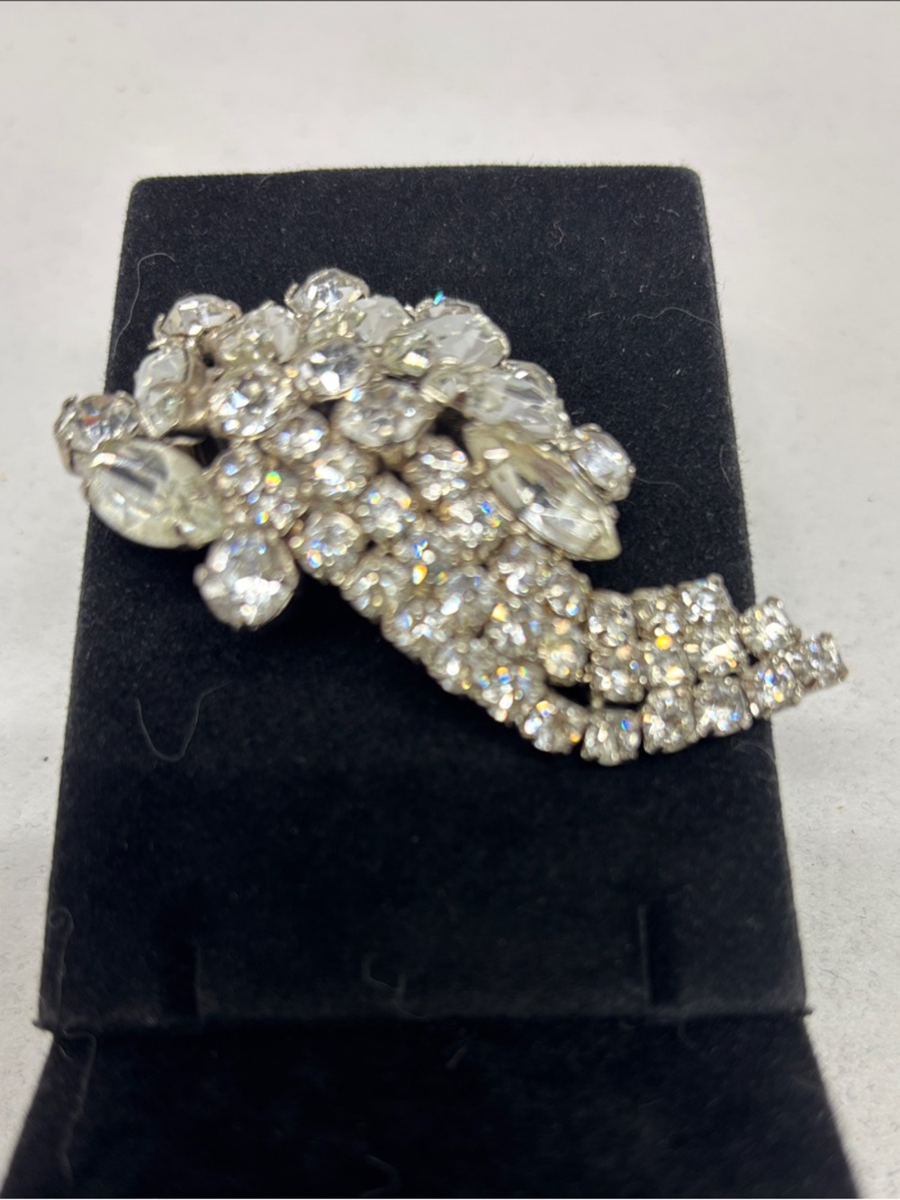 Beautiful Vintage Rhinestone Brooch - Picture 3 of 13